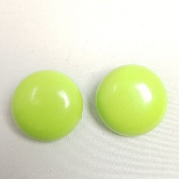 Vintage Lime Green Round Dome Clip On Earrings, Retro Plastic 70s 80s Style - Picture 2 of 6